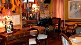 Το αγαπημένο στέκι του Μάνου Χατζιδάκι και η ιστορία του