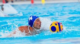 Η Εθνική πόλο, εκτός από τρόπαια σηκώνει και αυτοκίνητα, στην κυριολεξία