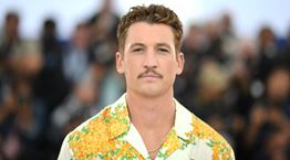 Το καλοκαιρινό mafia look του Miles Teller