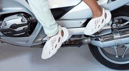 Τα νέα Yeezy του Kanye West είναι αθλητικά crocs