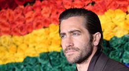 O Jake Gyllenhaal και η περίεργη σχέση του με το μπάνιο