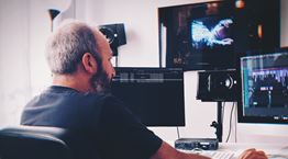 Γιώργος Λαμπρινός, ένας μοναχικός μπασίστας στον κόσμο του οσκαρικού μοντάζ