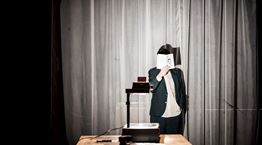 Πρώτη φορά θεατρικά