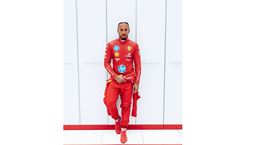 Ο Lewis Hamilton φόρεσε τα κόκκινα της Ferrari-πρώτη εικόνα