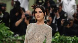 Η Emily Ratajkowski είναι ο καύσωνας αυτοπροσώπως