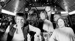 Αυτό το λεύκωμα είναι γεμάτο με backstage υλικό από τις πρώτες μέρες του Star Wars