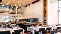 Οι μάγειρες και τα εστιατόρια που έκαναν μόδα την ελληνική κουζίνα