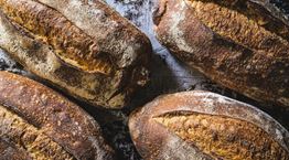 Γιατί πρέπει σήμερα να φας εφτάζυμο ψωμί