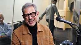 O Jeff Goldblum έχει την καλύτερη εναλλακτική στο σακάκι