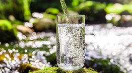 Ένα ποτήρι νερό εξηγεί την ιστορία του σύμπαντος