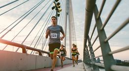 Όλα τα εξωπραγματικά πράγματα που συμβαίνουν στον εγκέφαλό σου όταν τρέχεις μεγάλες αποστάσεις