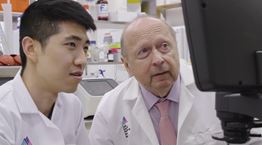 Κορυφαίος ιολόγος ανοίγει τα χαρτιά του για τη θεραπεία για τον κορονοϊό