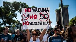 Οι θεωρίες συνωμοσίας για τη χρήση μάσκας και η αλήθεια πίσω από αυτές