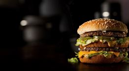 Πώς θα φτιάξεις το πιο εμβληματικό burger των McDonald&#39;s, το Big Mac