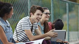 Κι αν οι έφηβοι εξεγερθούν πρώτοι στα social media;