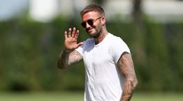 Τα boat shoes του David Beckham φοριούνται άνετα και τον Σεπτέμβρη
