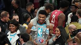 Γιατί η οικογένεια του Γιάννη Αντετοκούνμπο εγκατάσταθηκε στην Αθήνα