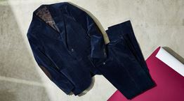 Το κοτλέ κοστούμι κοιτά στα μάτια το βελούδινο