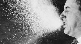 Τι κακό μπορεί να σου συμβεί αν κρατάς το φτέρνισμά σου