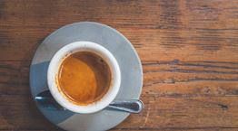 Μήπως τελικά είναι εντάξει για την υγεία σου να πίνεις ακόμα περισσότερο καφέ;