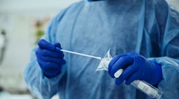 Όλα τα νεότερα δεδομένα για τη μετάδοση του SARS-CoV-2