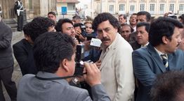 Γιατί ο κόσμος παθιάζεται με εγκληματίες σαν τον Pablo Escobar;