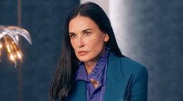 Στο The Substance, η Demi Moore προσπαθεί να γίνει και πάλι νέα