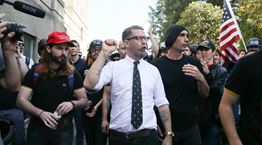 Ο Donald Trump δεν καταδίκασε την ακροδεξιά, οι Proud Boys επανεμφανίστηκαν στο Facebook