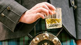 Έτσι πίνεται το ουίσκι σύμφωνα με τους Σκωτσέζους