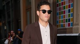 Το old school κοστούμι του Rami Malek αξίζει μια θέση στη ντουλάπα σου