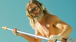 Πρώτο trailer για το Poolman με τον 'αγνώριστο' Chris Pine