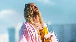 Ο Matthew McConaughey στη νέα του ταινία είναι μονίμως high