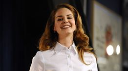 Η Lana Del Rey διασκεύασε το You&#39;ll Never Walk Alone