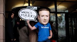 Το Facebook τα κατάφερε ξανά: ας δούμε καταλάθος τις φωτογραφίες 7 εκ. χρηστών