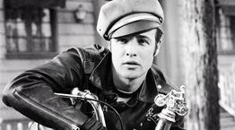 O αθεράπευτα cool Marlon Brando