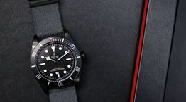 Τα μαύρα ρολόγια που θα χαρίσουν κύρος στην εμφάνισή σου