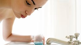 Στοματικά διαλύματα εξουδετερώνουν τον κορονοϊό σε 30&#39;&#39;;