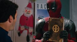 O Deadpool σοβαρεύει κάπως ενόψει Χριστουγέννων (και για καλό σκοπό)