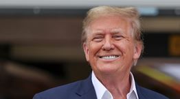 Πόσο απειλεί τον Donald Τrump η αλλαγή αντιπάλου