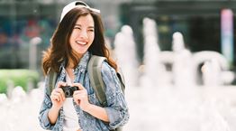 Σε άλλα νέα, στην Ιαπωνία κάνουν μαθήματα για να θυμηθούν πώς χαμογελάνε