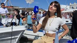 Γλέντι στο Λιμανάκι της Νάουσας-Η Πάρος γιόρτασε το Πάσχα με μουσική, χορό και Grey Goose Altius