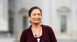 Deb Haaland, η πρώτη ιθαγενής σε αμερικανική κυβέρνηση