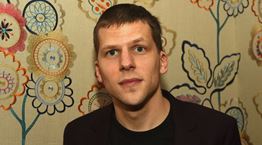 Όσα έμαθε η ζωή στον Jesse Eisenberg