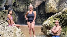 Ο Άκης, η Βούλα και η κόρη τους Αναστασία έχουν ταξιδέψει σε 32 χώρες