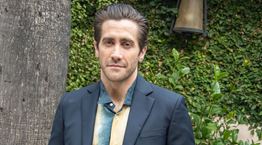 Ο cool τρόπος του Jake Gyllenhaal για το πώς φοριέται ένα κοστούμι