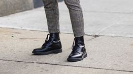 Οι μπότες του φετινού φθινοπώρου είναι αυστηρά μαύρες