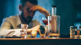 Πώς να &#39;εξαφανίσεις&#39; το hangover, σύμφωνα με το Harvard