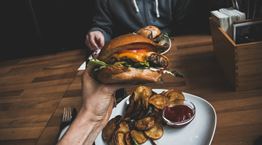 Τα φαγητά που σε κάνουν δυστυχισμένο