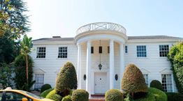 Σύντομα θα μπορείς να κοιμηθείς στην έπαυλη που έμενε ο &#39;Πρίγκιπας του Μπελ Αιρ&#39;