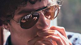 Η Ray-Ban ξαναφέρνει στη μόδα ένα από τα πιο κλασικά της μοντέλα